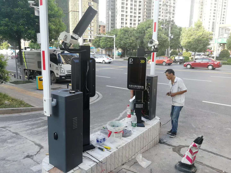 鑫隆家园车牌识别系统